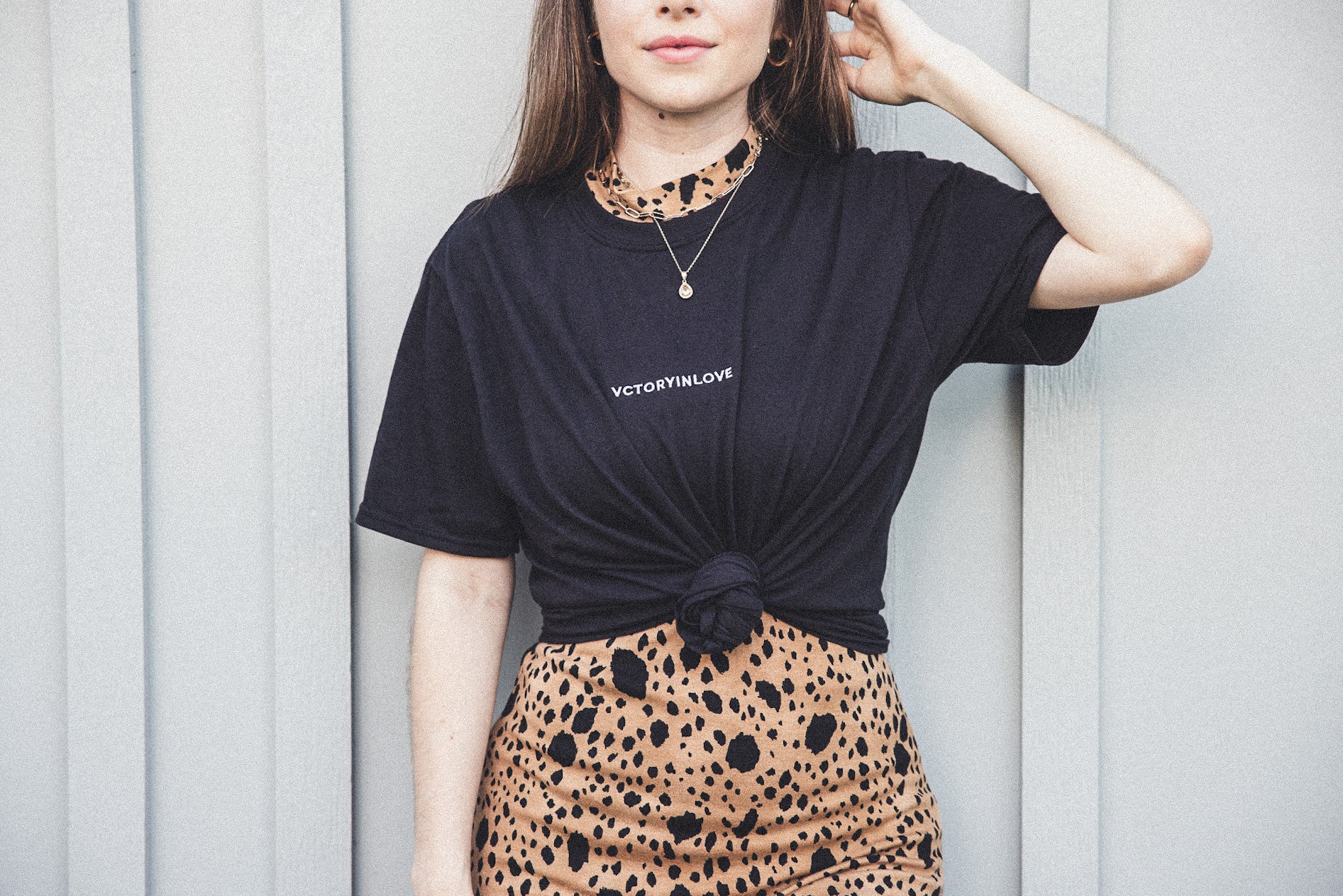 BLK VIL ESSENTIALS TEE – VCTORYINLOVE