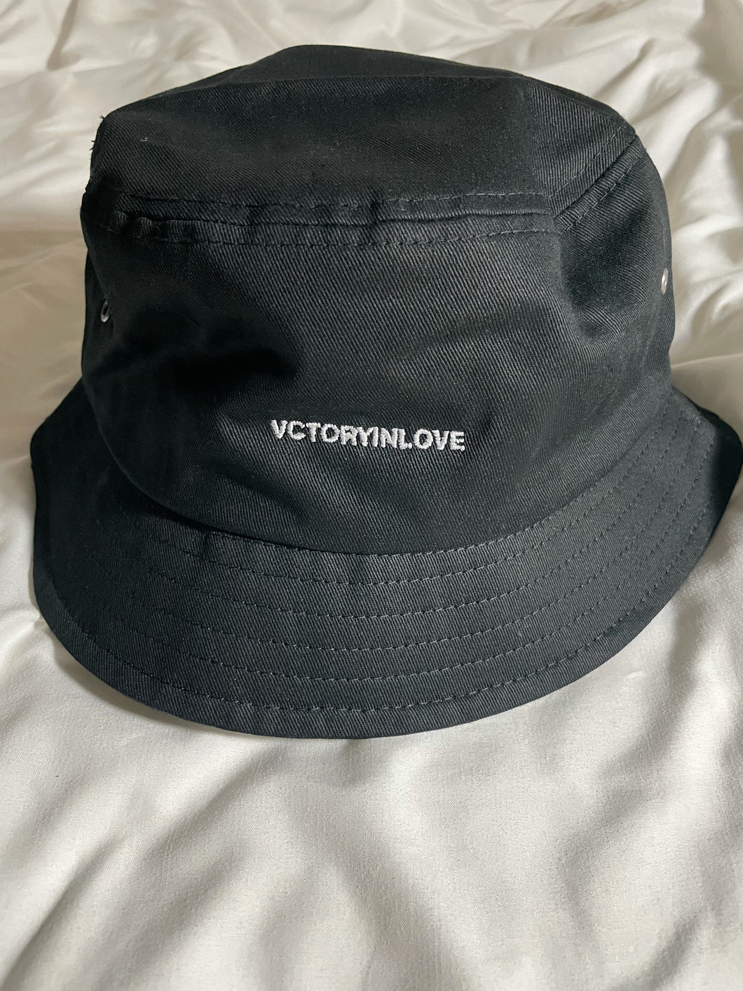 VCTORYINLOVE BUCKET HAT