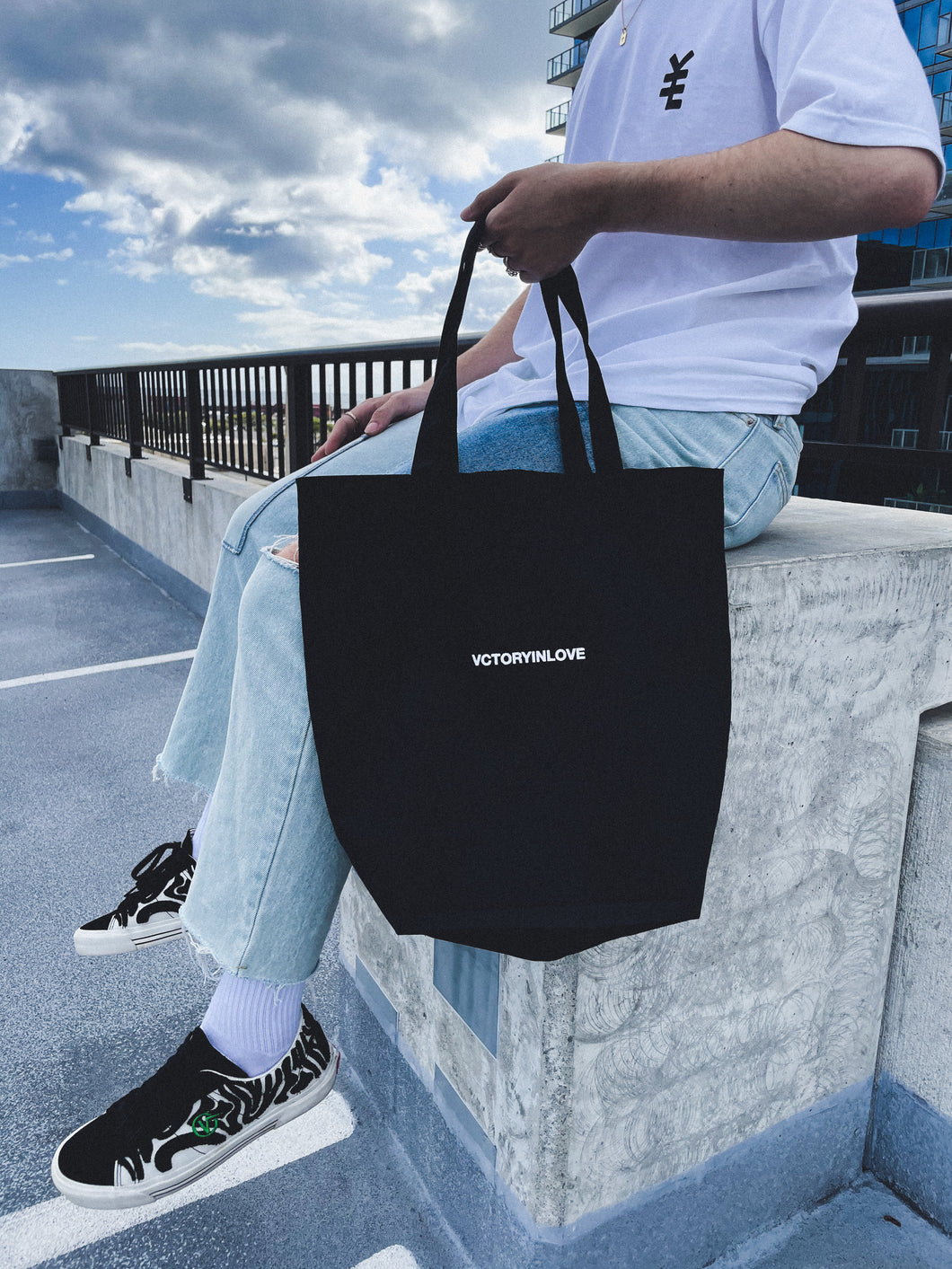 BLACK TOTE