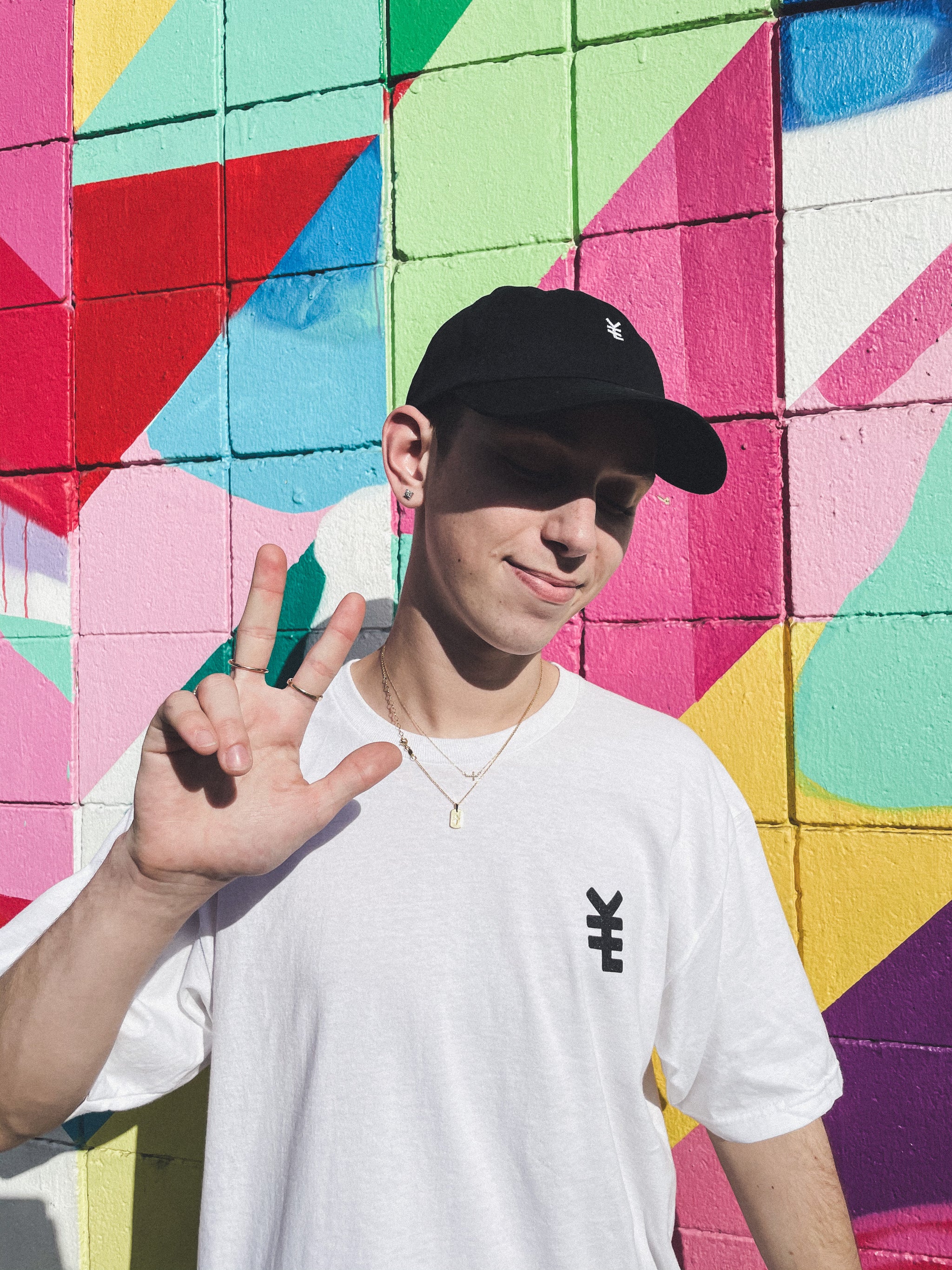 ★RAIVE★ Essential Symbol Basic Tshirt VW5ME620_3color Rave Symbol Short Sleeve T-Shirts | Prince Official Store